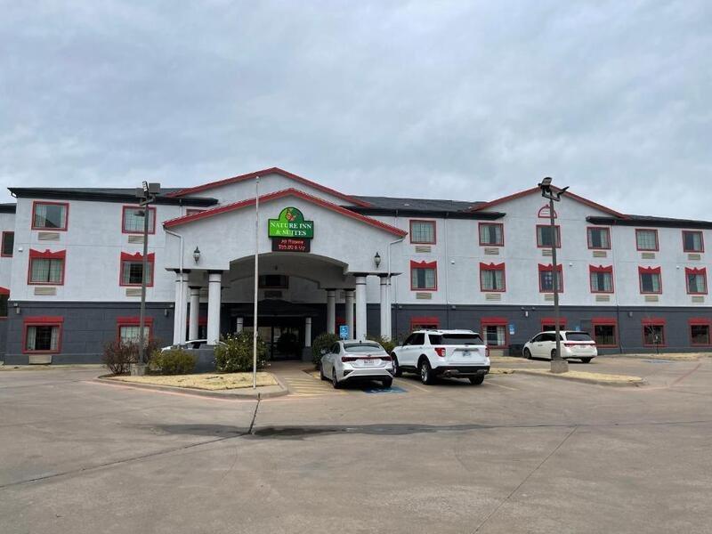 Baymont By Wyndham Wichita Falls Exterior photo